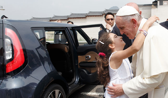 Pope_Gwanghwamun3_L48.jpg