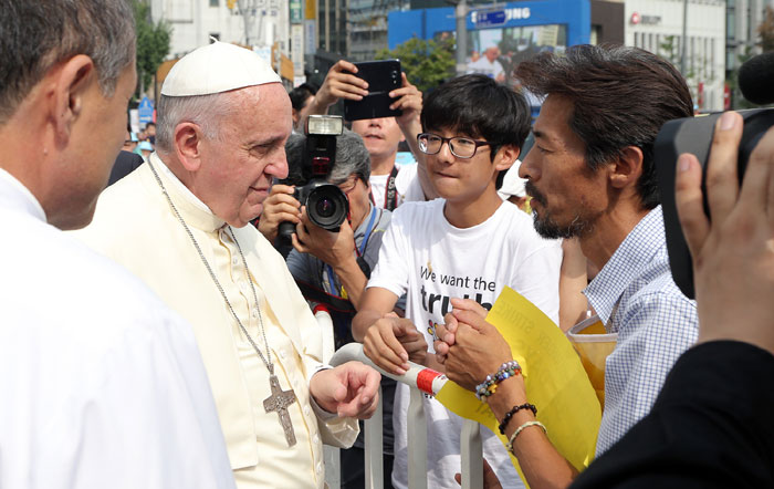 Pope_Gwanghwamun_0816_L10.jpg