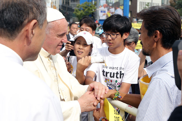 Pope_Gwanghwamun_0816_L13.jpg