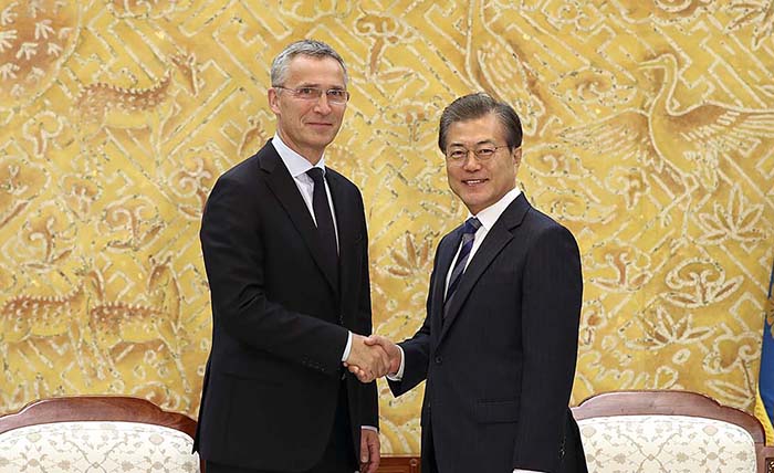 President_NATO_Meeting_1103_02.jpg