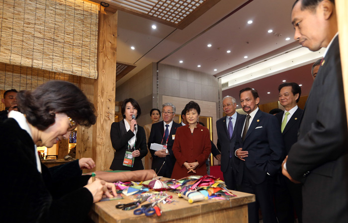 President_Park_ASEAN_Dinner_02.jpg