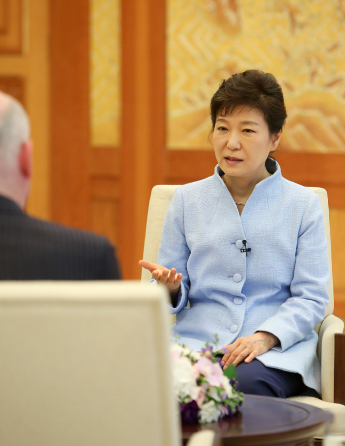 President Park Geun-hye talks in an interview with Wall Street Journal on May 28. (photo: Cheong Wa Dae)