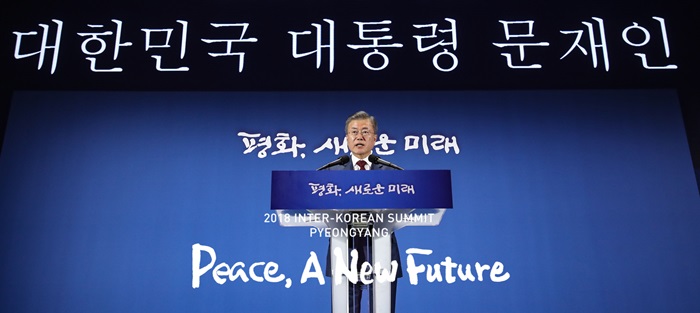 Public_Briefing_Moon_01.jpg