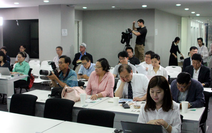 Journalists attend a press briefing for foreign correspondents about the upcoming Seoul Defense Dialogue, at the Korea Press Center on Sept. 1.