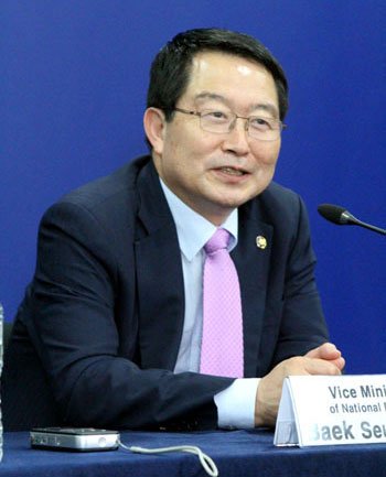 Vice Minister of National Defense Baek Seung-joo explains that the upcoming Seoul Defense Dialogue will be a security mechanism that will contribute to world peace.