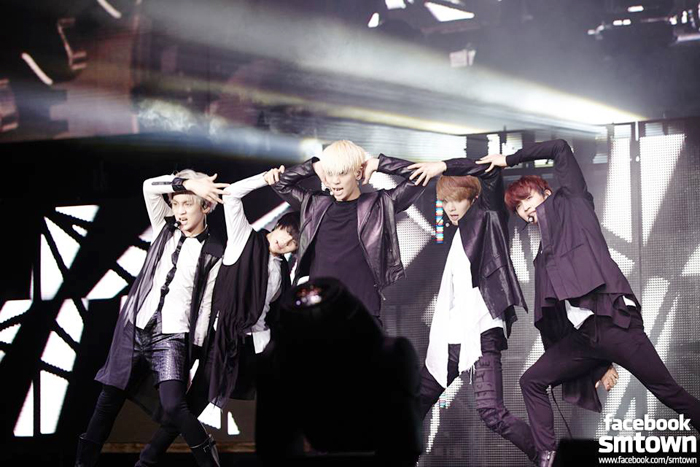 The R&B boy band SHINee performs at Luna Park in Buenos Aires, Argentina, on April 8, the last stop of their Latin America tour, after a series of sold-out shows in Mexico and Chile. (photo courtesy of the group’s official Facebook page)