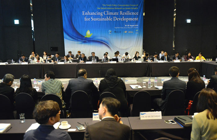 Government representatives and experts from 19 countries share their experiences and information about climate change and resilience capabilities, at the 10th policy forum, part of the Seoul Initiative.