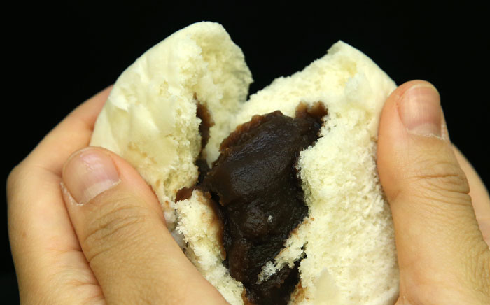 The original Samlip Hopang has a red bean paste filling.