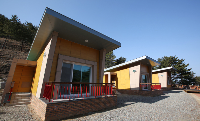 Sancheong_Forest_Lodge_01.jpg