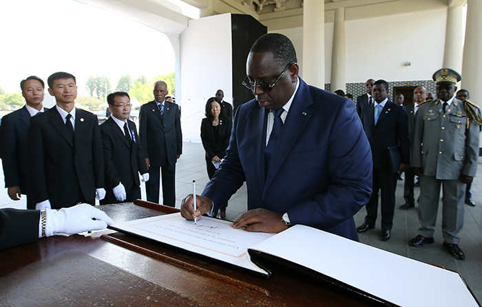 President of Senegal Macky Sall signs the guestbook after leaving the Memorial Tower at the Seoul National Cemetery.
