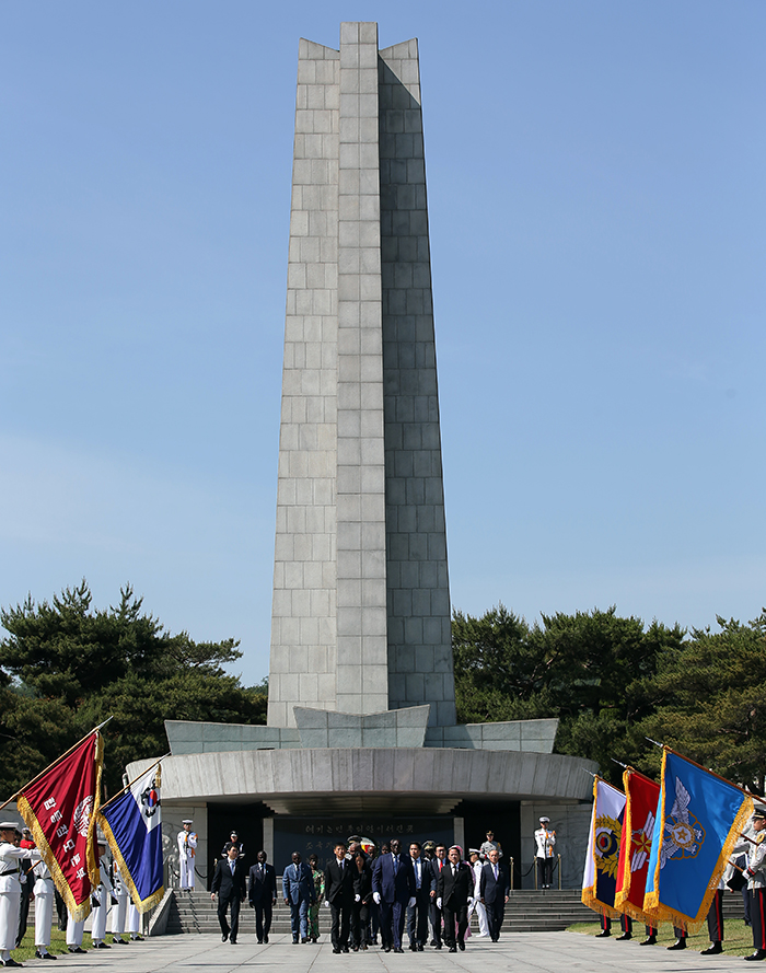 President of Senegal Macky Sall departs Seoul National Cemetery after paying his respects at the Memorial Tower.