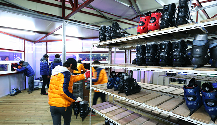 Skate rental staff are busy tending to the ice rink visitors. (Photo: Jeon Han)