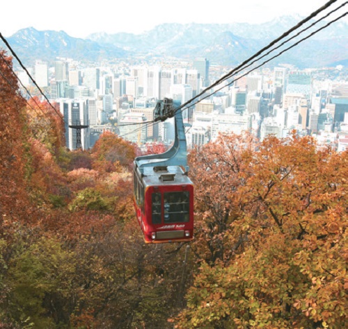 Visitors take the cable car to N Seoul Tower. © KTO