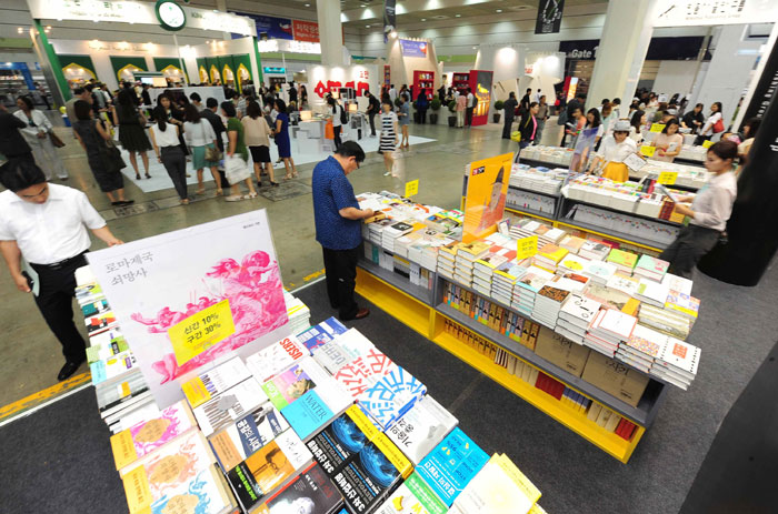 A total of 369 publishers from 23 countries have erected 610 booths to greet visitors at this year’s book fair, which will take place from June 18 to 22 at COEX in southern Seoul. (photos: Ministry of Culture, Sports and Tourism)