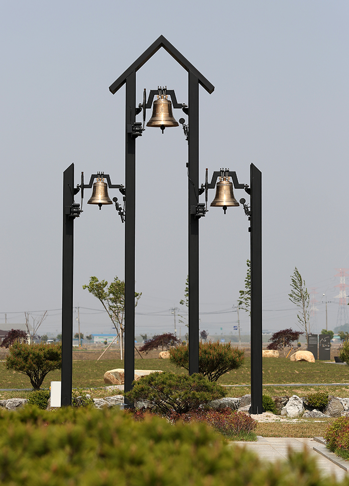 Three bells produced by a French bell master (photo: Jeon Han 