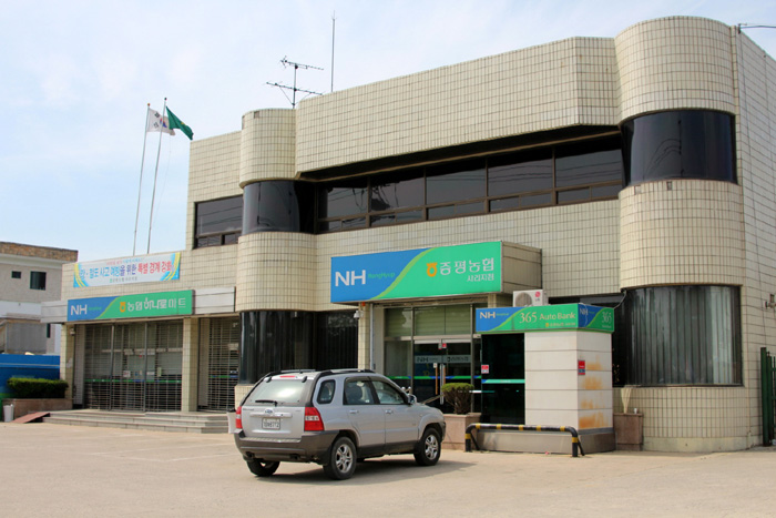 전형적인 시골의 모습. 보건소, 파출소, 우체국, 금융기관 등 기본적인 서비스시설은 모두 갖추고 있다.