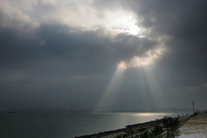  The Yellow Sea as seen from the Siwhaho Seawall (Photo courtesy of the Korea Tourism Organization) 