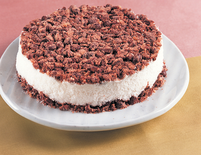 Red bean steamed rice cake, or <i>pat sirutteok</i> is made with red beans and rice. People make this type of rice cake to mark important occasions, such as birthdays, starting new businesses, or moving to a new home, and share it with others. Red beans were traditionally believed to ward off evil spirits.