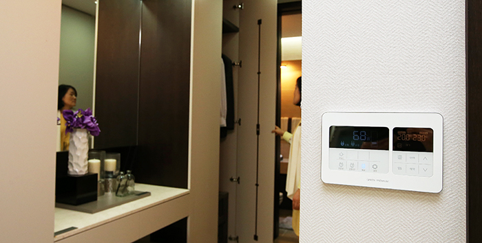 Residents can calculate their energy use on a real-time basis and control the lights in their home.