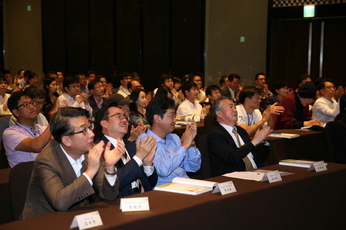 Yonsei University Professor Kim Sang-geun presents the keynote speech at the Software+Humanities Conference on September 30. (photos courtesy of the Ministry of Science, ICT & Future Planning)