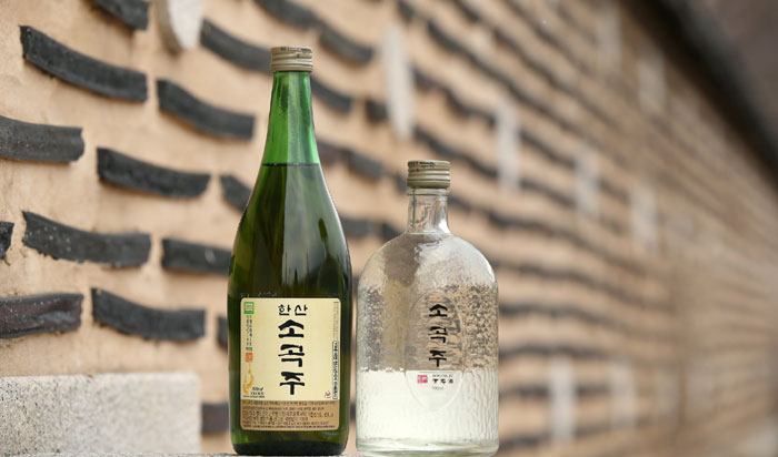 There are Sogokju variations that contain different levels of alcohol. Bulsogokju is 43 percent alcohol, while standard Hansan Sogokju is 18 percent. Baekje Sogokju, a new variety targeted to younger consumers, is 13 percent alcohol.