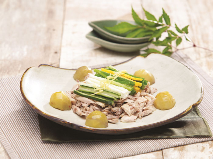<i>Sujeunggye</i> is made from shredded chicken which was fried and boiled. It is consumed with bits of taro, soy sauce, green herbs, cucumbers, ginger and eggs.