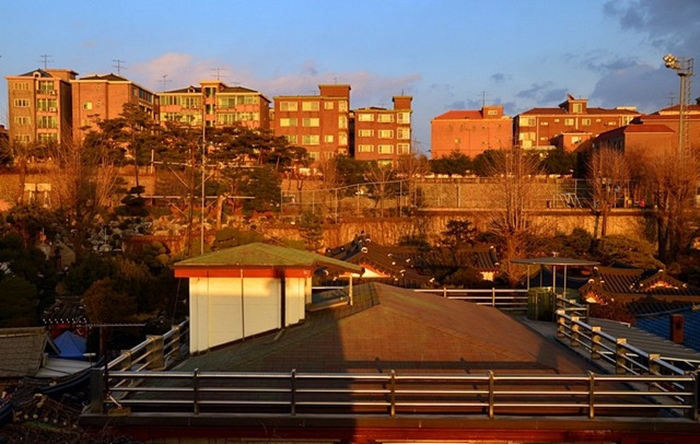 Golden hour in Bukchon Hanok Village