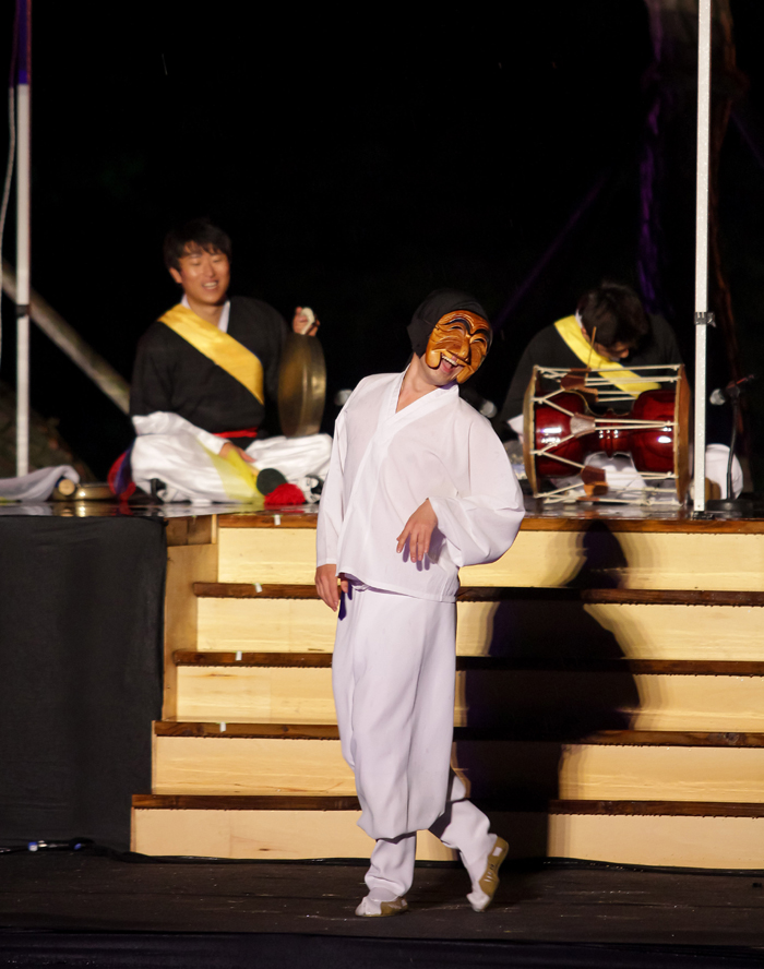 Suwon_Fortress_Nighttime_Concert_04.jpg