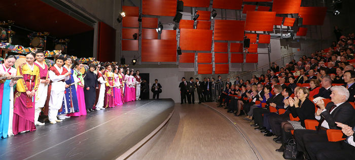 Performers of the “Korea Fantasy” appear on stage in Bern, Switzerland, on January 19. (Photo: Jeon Han)