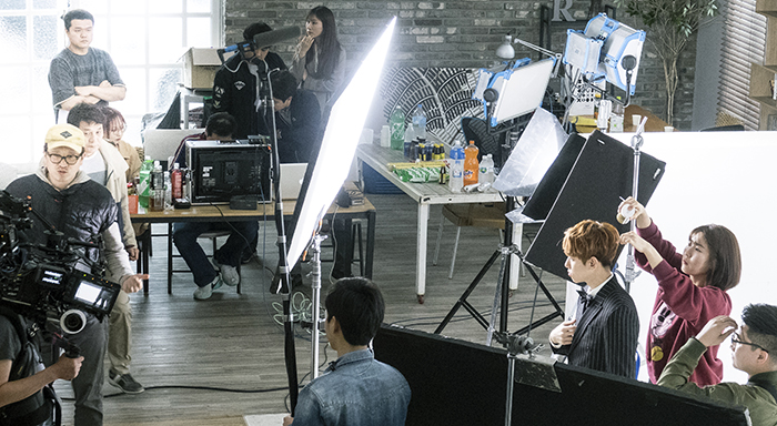 TalkTalkKorea_Exo_Filming_Article_02.jpg
