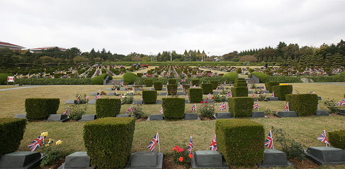  
At the United Nations Memorial Cemetery, the world's only U.N. cemetery, 885 British soldiers who fought in the Korean War are buried.
 
