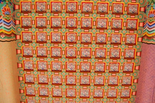 Colorful ceiling of the Imperial palace (under restoration during our visit) © Tiosen Media Library