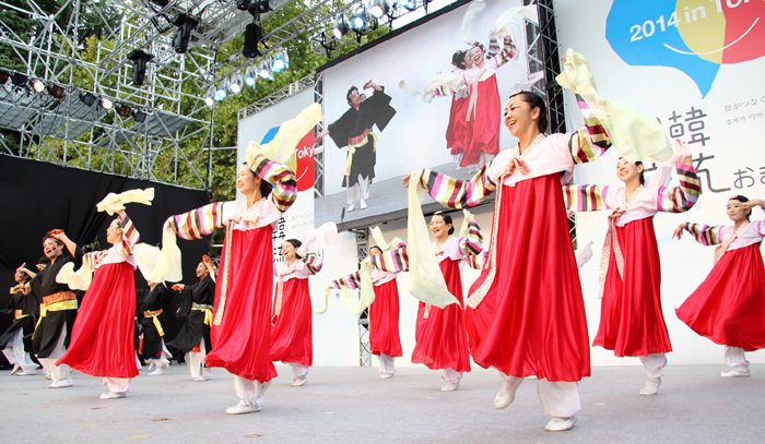 This year’s Korea-Japan Festival welcomes more than 60,000 people, 10,000 more than last year. 