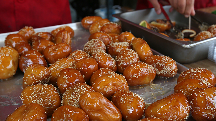  Honey bread is a representative snack from Tongyeong. It became popular after people in the fishing and shipping industries started eating the bread as an alternative meal. The bread has red bean paste inside and it is covered with grain syrup. 