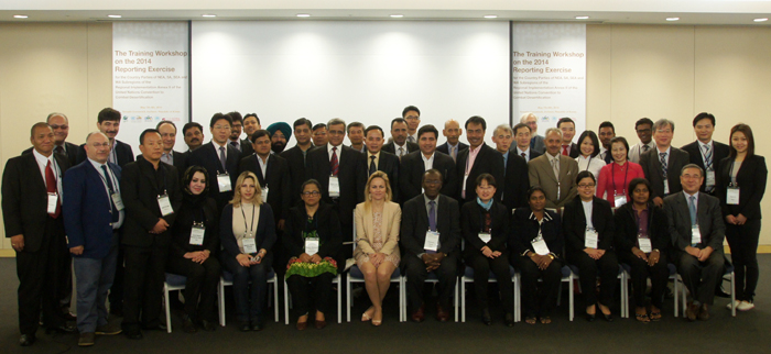 Participants pose together during the Asia Region Workshop, co-hosted by the Korea Forest Service and the secretariat of the United Nations Convention to Combat Desertification, on May 7 in Songdo, Incheon. (photo courtesy of the Korea Forest Service)