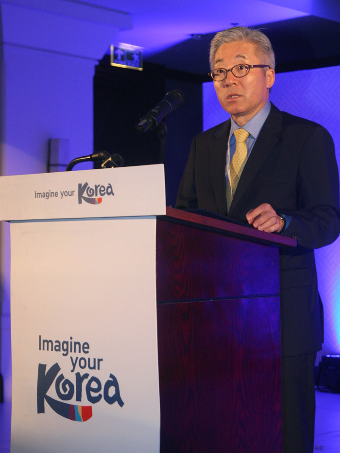Minister Kim Jongdeok delivers his congratulatory remarks during the lunch meeting at the UNWTO/ UNESCO World Conference on Tourism and Culture on February 5.