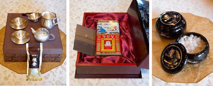 The gifts offered to President Xi are a cloisonné tea set, some red ginseng of the highest quality and go stones inside lacquerware containers inlaid with mother-of-pearls (from left to right). (photo: Cheong Wa Dae)