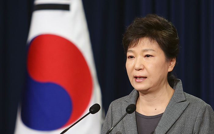 President Park Geun-hye offers a heartfelt apology for the ferry sinking in a statement she released on May 19. (photo: Cheong Wa Dae)