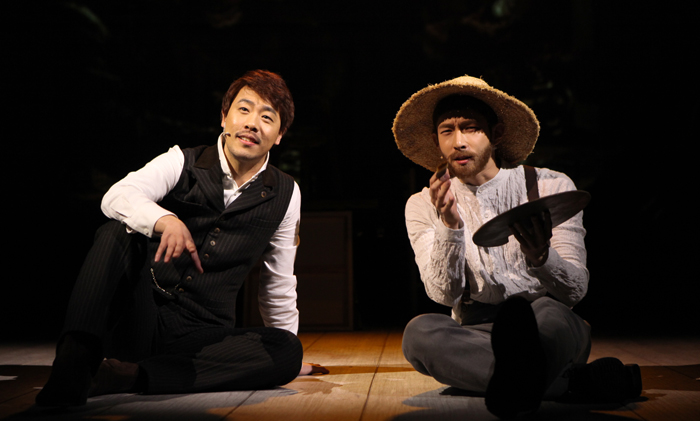 Performer Ryan (right) and Kim Bo-kang perform as Vincent van Gogh and his younger brother, Theo van Gogh, respectively. (photo courtesy of HJ Culture) 