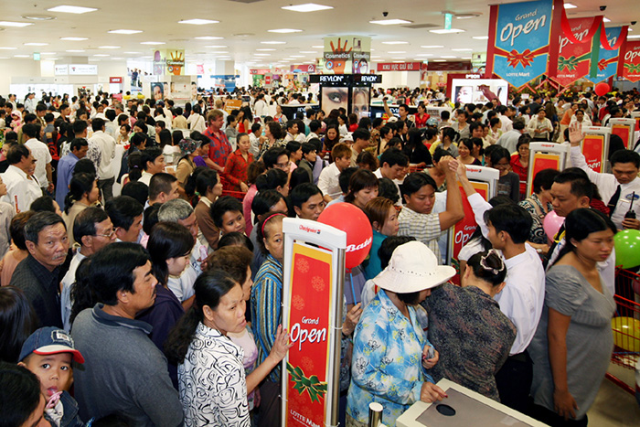 Lotte Mart’s outlet in southern Ho Chi Minh City is crowded with customers.