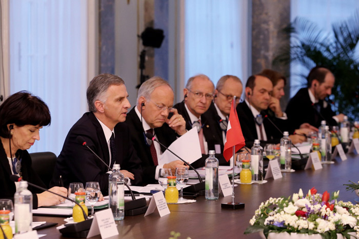 Swiss President Didier Burkhalter (second from left) holds the Korea-Switzerland summit with President Park Geun-hye. (Photo: Cheong Wa Dae)