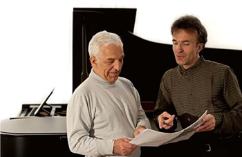 Pianist Vladimir Ashkenazy (left) and his son Vovka Ashkenazy are holding a joint recital in Seoul. (photo courtesy of PMG Global)