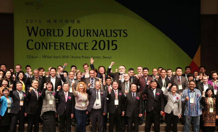 The third World Journalists Conference opened at the Korea Press Center in Seoul on April 13. Approximately 100 journalists from about 60 countries attended the opening ceremony.