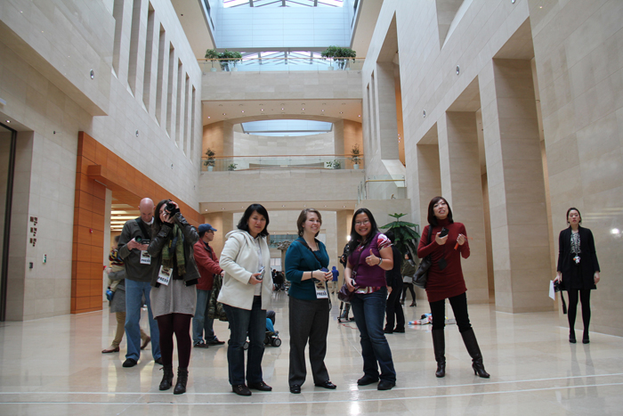 Worldwide Korea Bloggers take a look around the National Museum of Korea as they are invited to a welcoming ceremony.