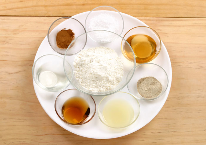 The main ingredients for i>yakgwa</i> are wheat flour, honey, sesame oil, cinnamon powder, white pepper, pine nuts, pumpkin seeds and ginger juice.