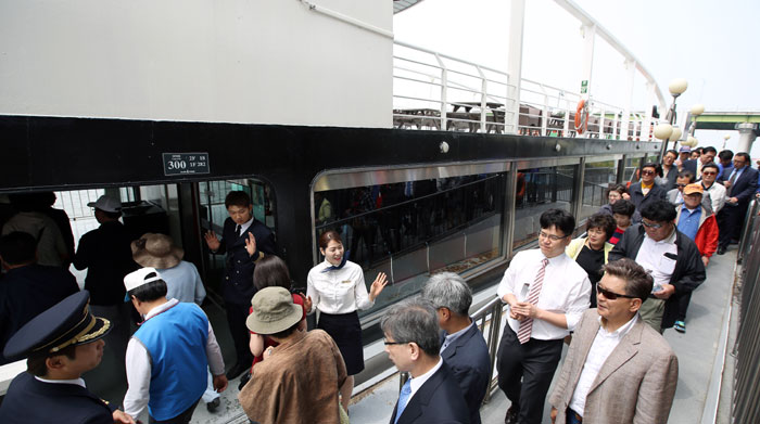 Tour-goers board the ferry at the Jamdubong Pier.