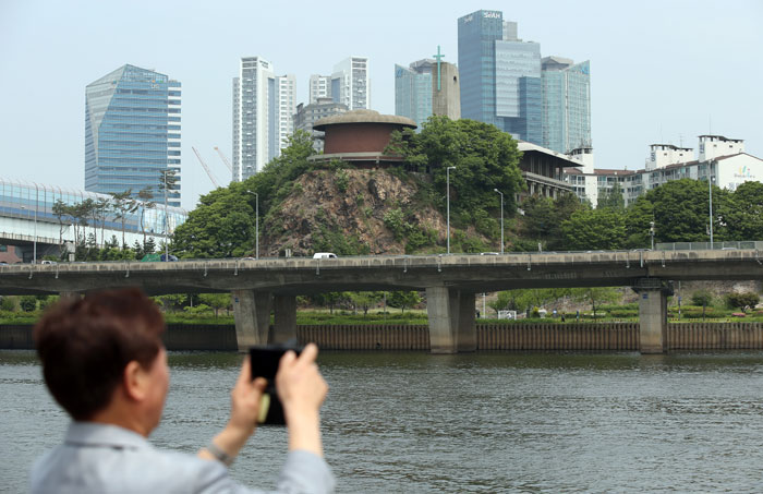 The Jeoldusan Martyrs' Shrine is in today's Mapo District in Seoul.