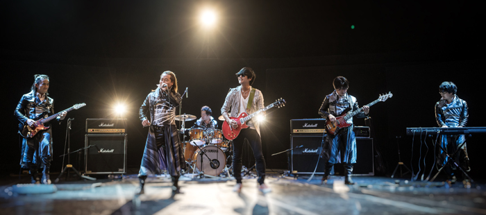 Guitarist Choi Hee-sun and the Koguryu Band, a band known for combining rock with the traditional folk song Arirang, perform during the “Yeowoorak” festival. (photo courtesy of the National Theater of Korea)