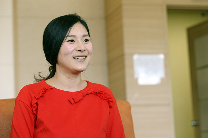 Yoon Ah Young majored in Chinese literature. She dreams of becoming an interpreter. (photo: Jeon Han)