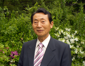 Writer and Professor of English Literature Yoo Sun-mo. (photo courtesy of the Daesan Foundation)